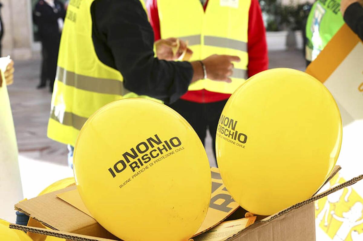 Anche a Cirò Marina la campagna nazionale della Protezione Civile "Io non rischio" - Piazza Repubblica, di Altamura. Tema della campagna è  il "Rischio Terremoto". La due giorni sono curate dal Servizio Protezione Civile e dal Gruppo Comunale Volontari di Protezione Civile del Comune di Altamura, in collaborazione con il Comando dell