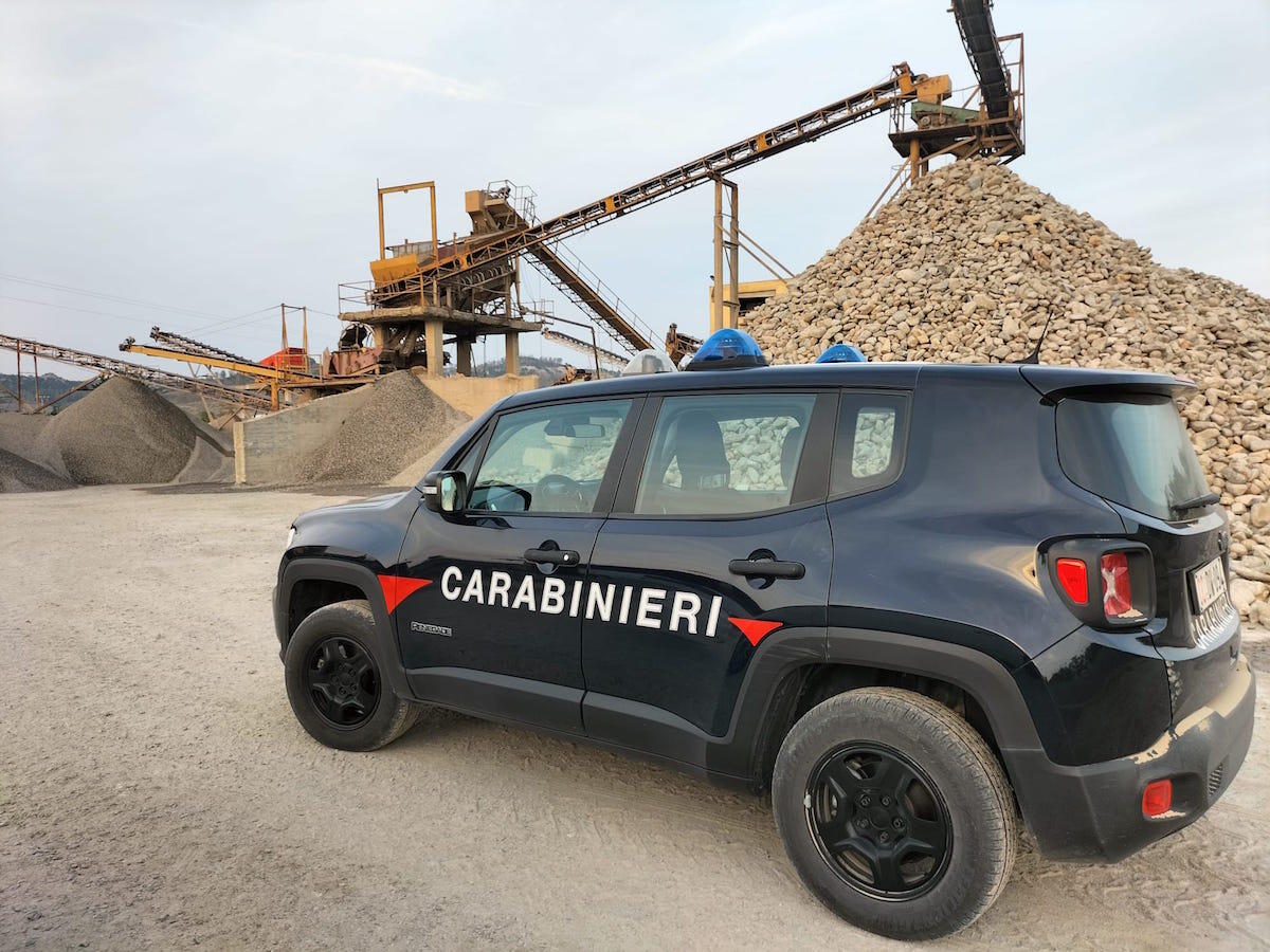 Castelsilano, furto di materiali inerti: arrestato un operaio - 