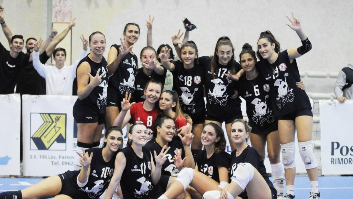 Pallavolo, esordio con vittoria per le rossoblù - 