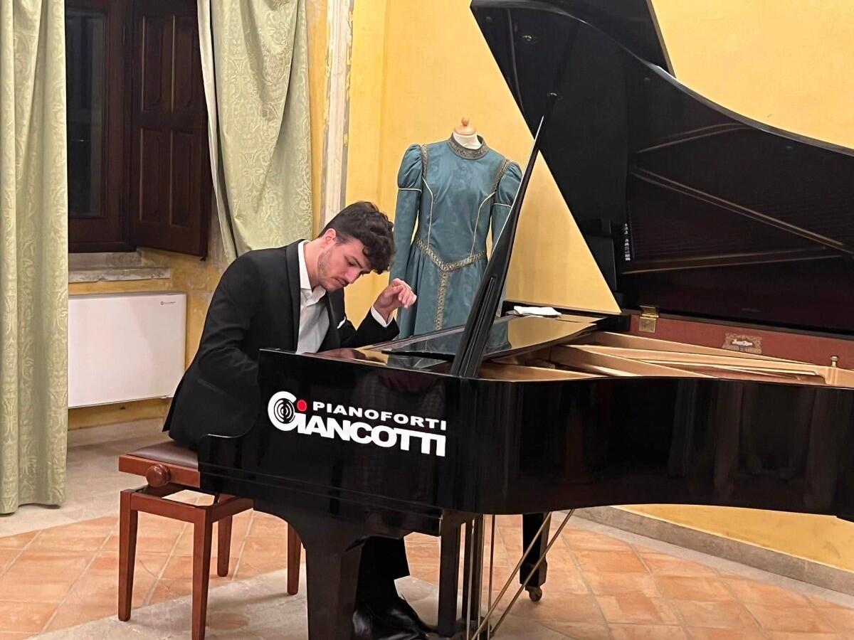 Santa Severina, il concerto di Alberto Pavani regala momenti artistici - 
