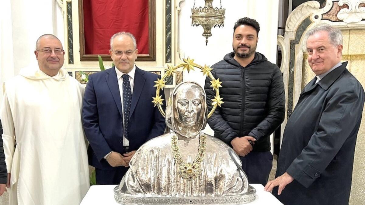 Un tocco crotonese: Affidato realizza lo stellario del busto di San Bruno - 
