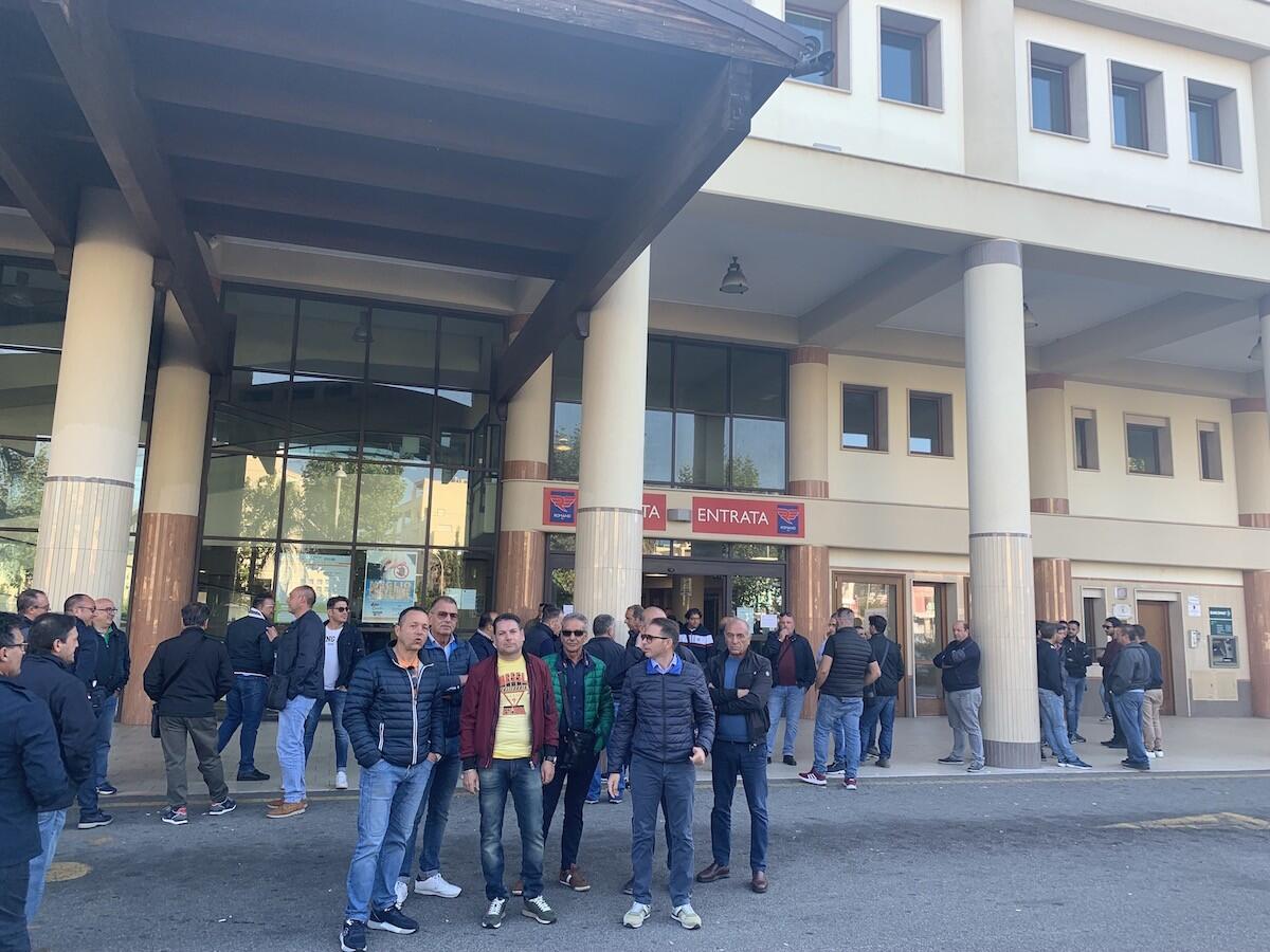 Crotone - Dipendenti di Romano in sciopero: autobus fermi e una provincia che resta a piedi - 