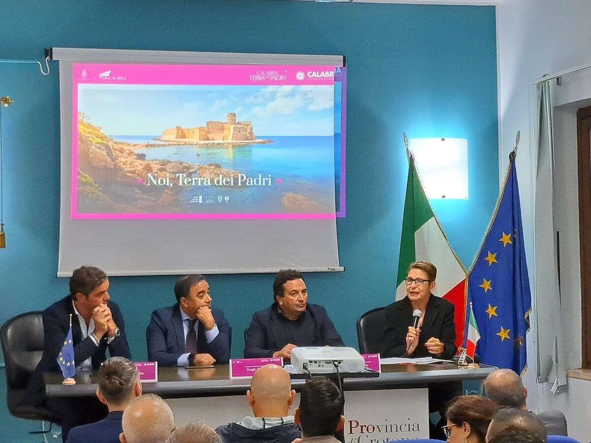 Oltre 400 mila calabresi all'estero pronti a riscoprire l'amore per la Calabria - 