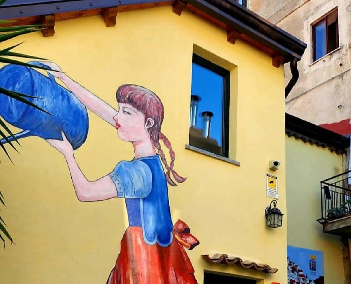 L'arte di Giuseppe Caruso valorizza i vicoli di Petilia Policastro - 