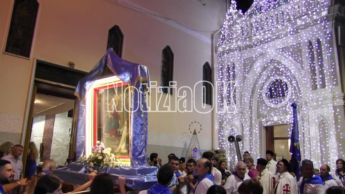 Crotone, alla Marina è tornata la processione in onore della Madonna del Rosario - 