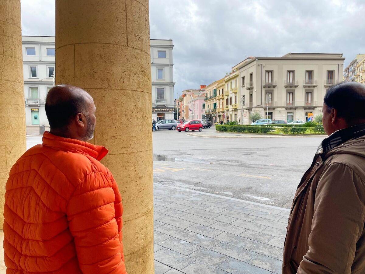 Crotone, gli ambulanti: "Paghiamo la tassa del suolo pubblico, non chiamateci abusivi" - 