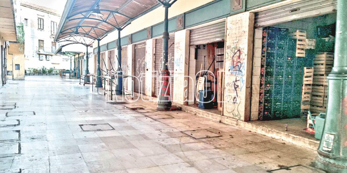 Il Sondaggio - I crotonesi chiedono la rigenerazione di Piazza Mercato - 