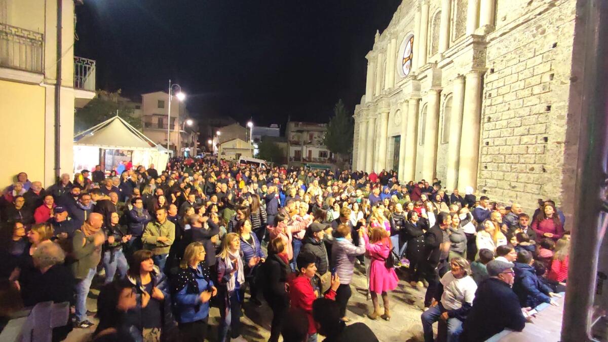 La "Sagra della Castagna" di Cotronei diventa festa di popolo (Foto) - 