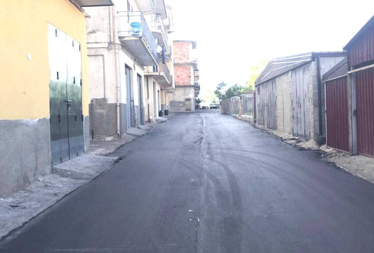 Roccabernarda, conclusi gli interventi di bitumazione nel rione Carriera - 