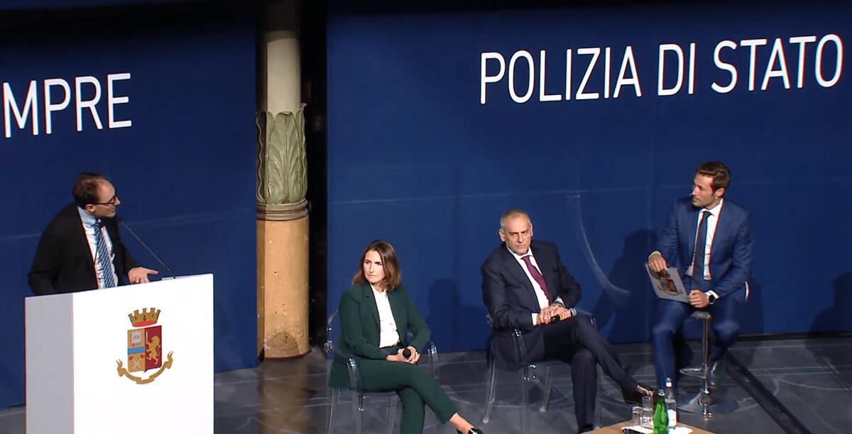 La Polizia presenta il suo calendario, dodici tavole per la solidarietà - 
