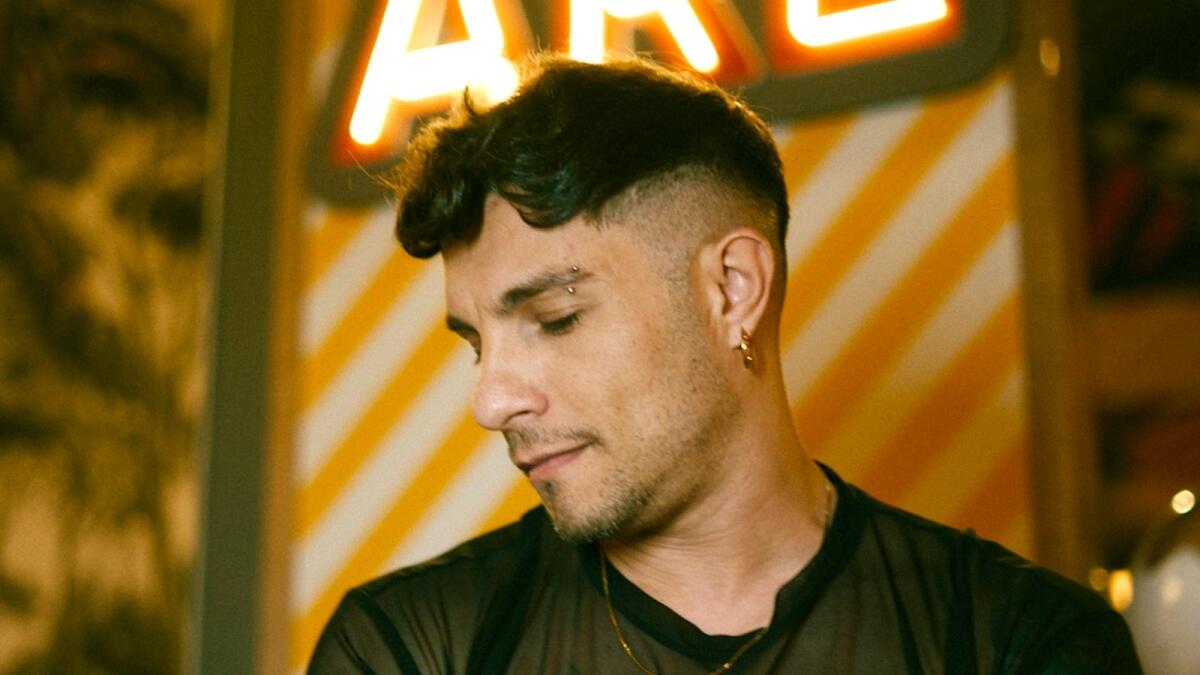 Marco Carta in Semifinale al Festival Internazionale Albanese con "(Forse) Non mi basti più" -