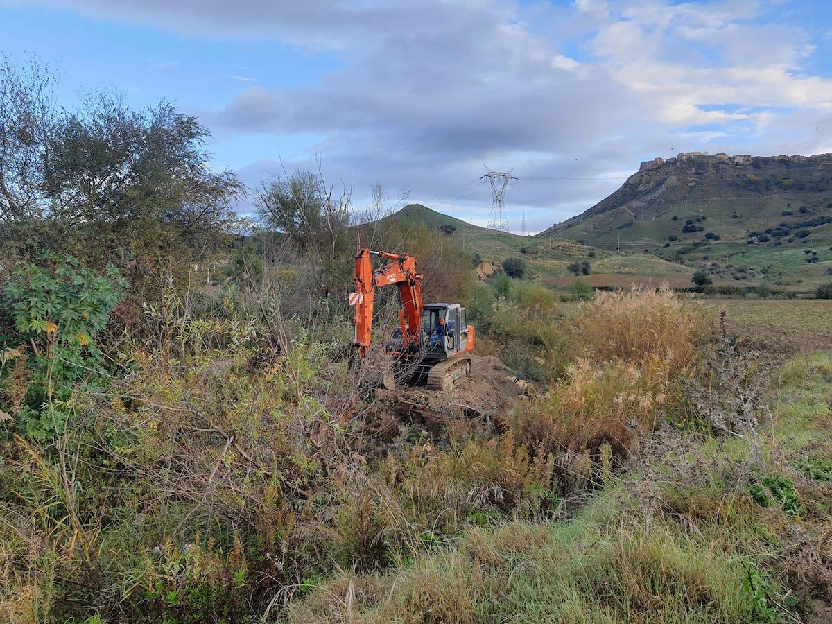 Strongoli, torrente Blausi: interventi di sistemazione idraulica di riprofilatura - 
