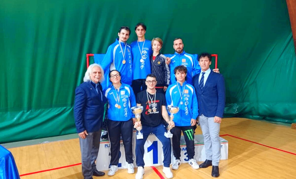 L’Accademia Karate Crotone brilla: prima nel Kumite e anche nel Kata - 