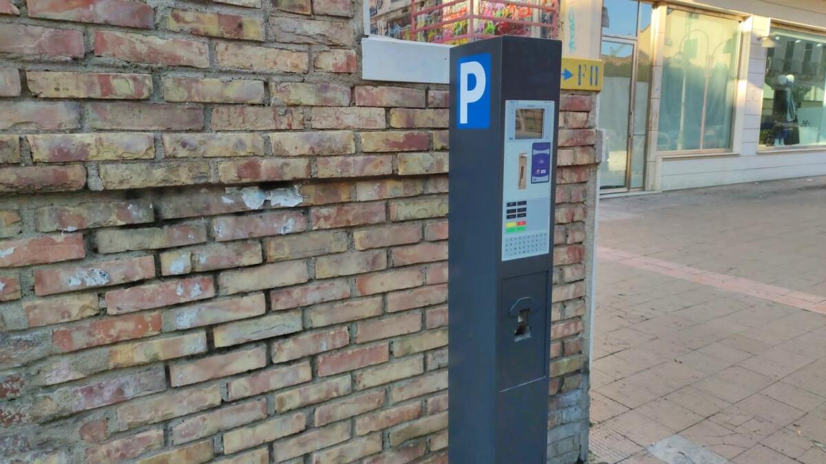 Crotone, entrano in funzione i parcometri "Park&Pay" a portata di app - 