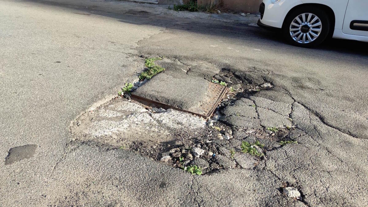 Crotone, strade danneggiate in Corso Messina: una storia infinita - 