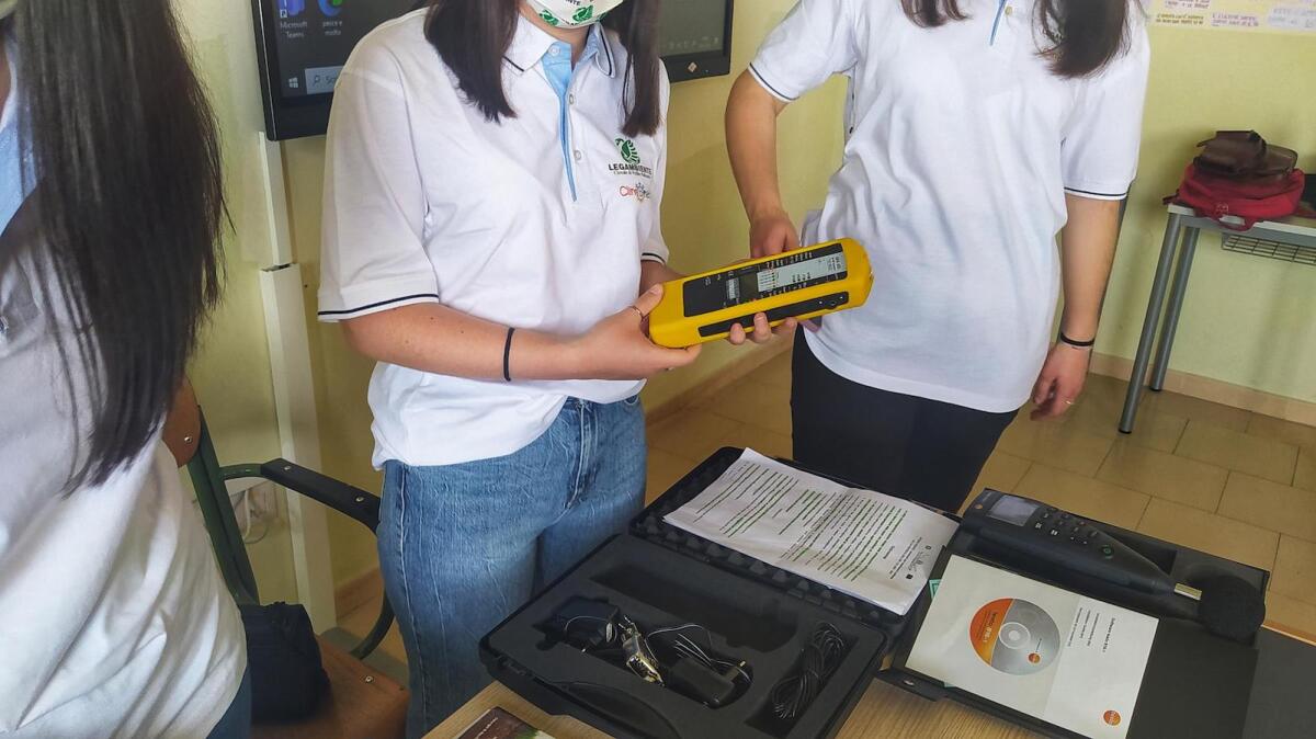 I ragazzi del liceo Satriani di Petilia Policastro "monitorano" il gas radon nelle scuole - 