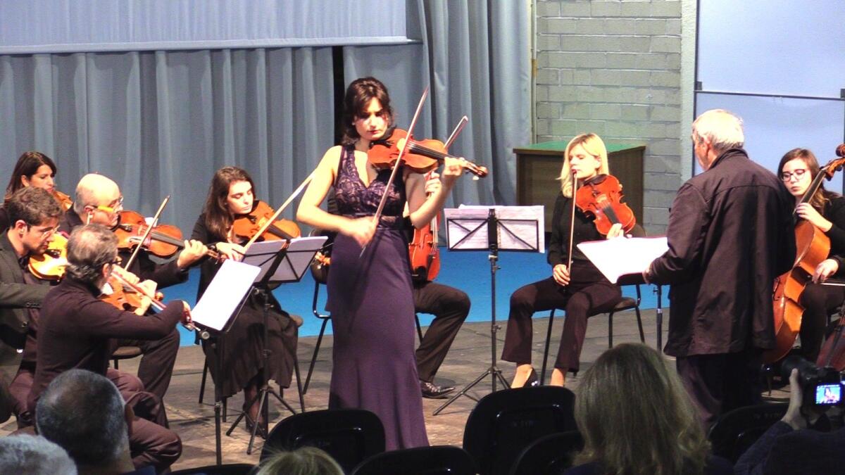 Ava Bahari in concerto nell'auditorium dell'istituto “Pertini” di Crotone - 