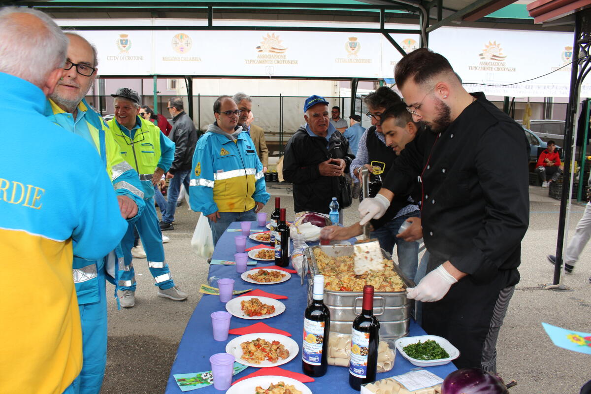 Crotone - I Sapori d’AutOnno conquistano il Farmer's Market - 