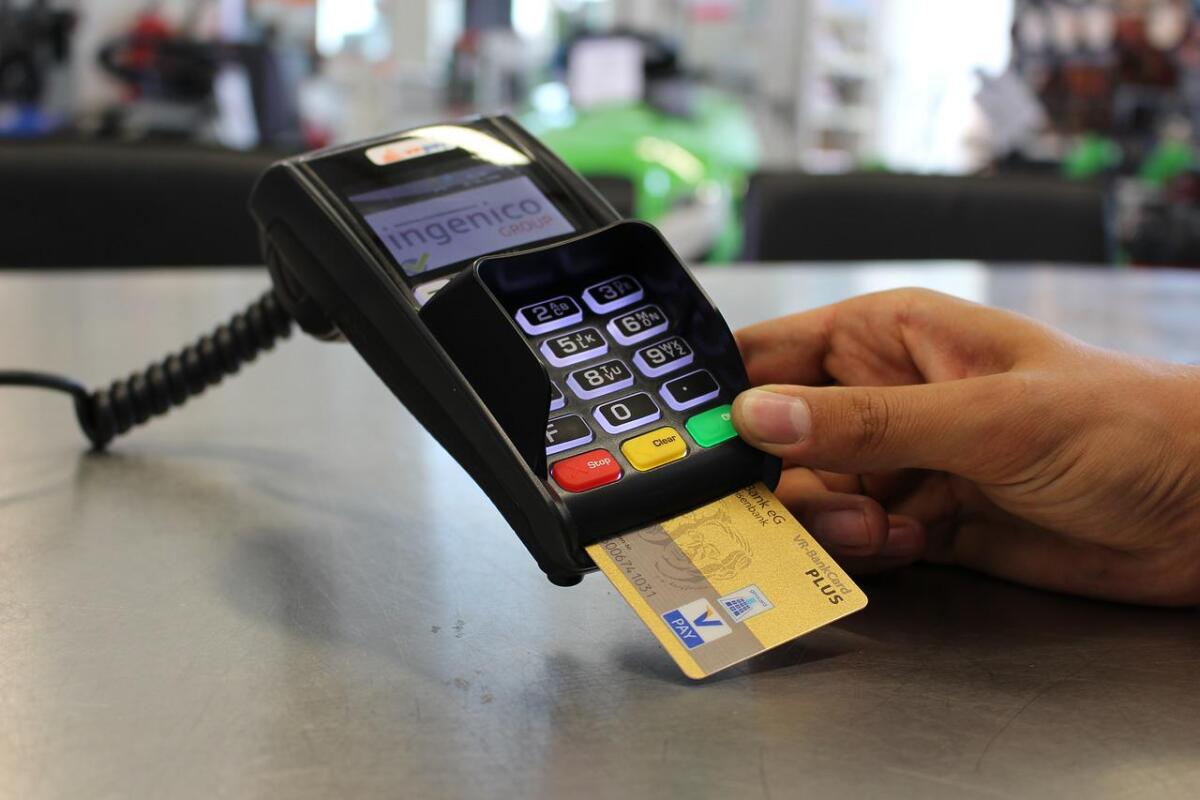 Il Governo alza a 60 euro il limite sotto cui decade l'obbligo del pos per i commercianti - 