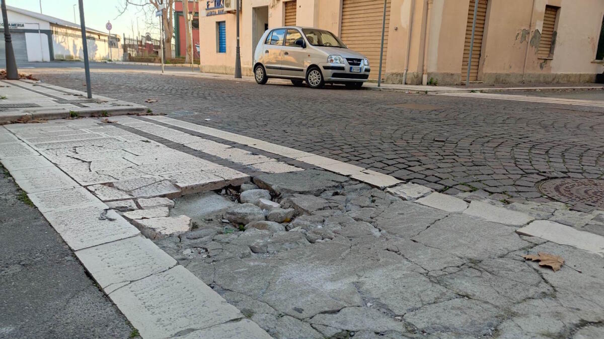 Crotone, lavori approssimativi e danni che tornano di moda -