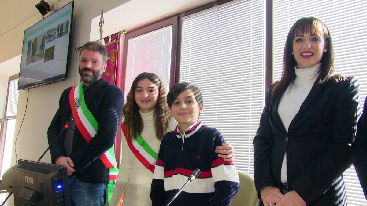 Crotone, il Consiglio Comunale dei bambini e delle bambine ha eletto Rosa Ines Luchetta sindaco - Sandro Cretella, Rosa Ines Luchetta, Matteo Allò, Dalila Venneri