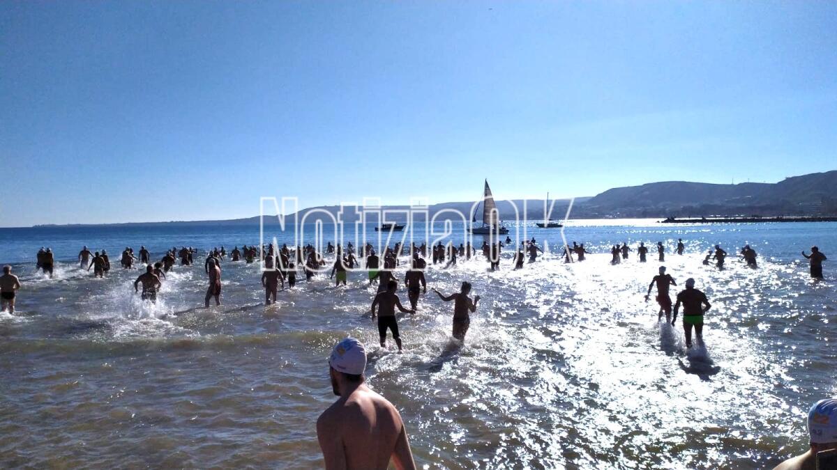 Crotone, Capodanno bagnato Capodanno fortunato. Torna il tradizionale tuffo - 