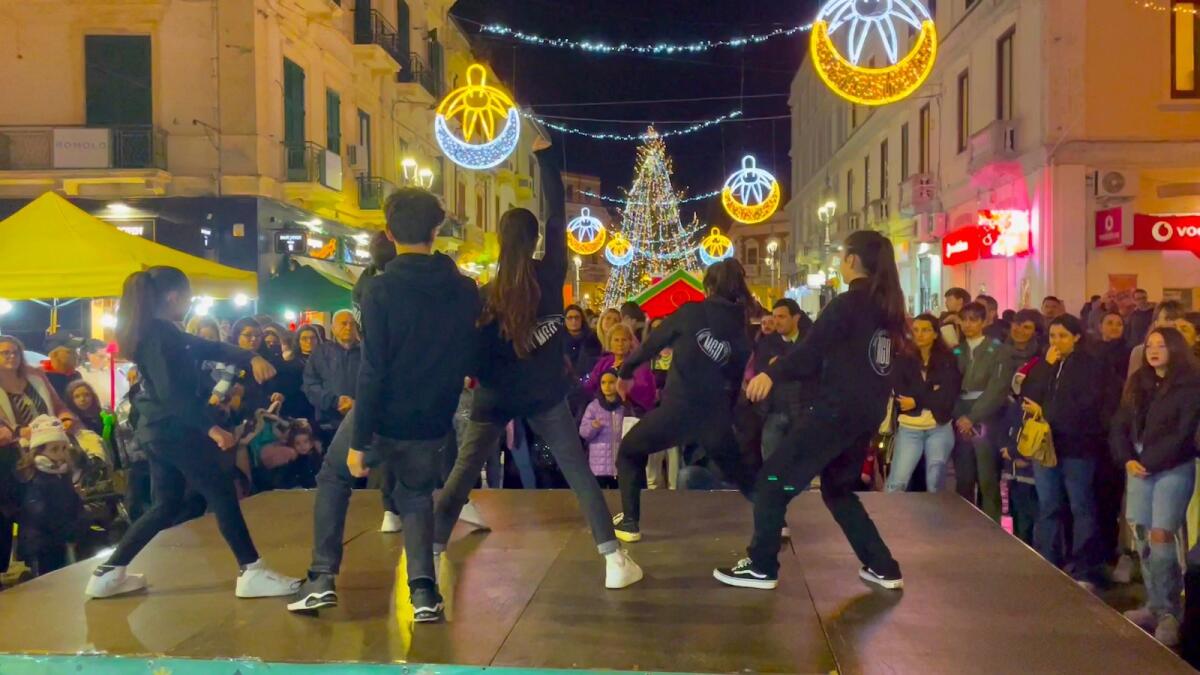 (VIDEO) Natale a Crotone: è una città in festa - 