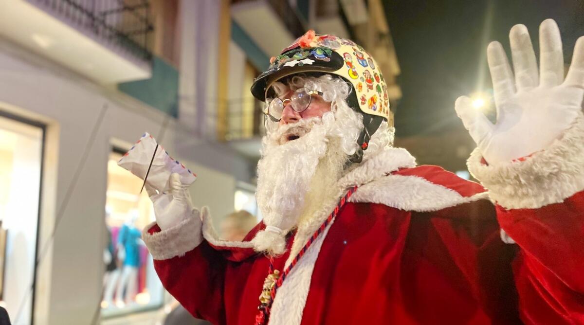 Babbo Natale a Crotone esiste: "Mi metto in moto per far felici i bambini" - 
