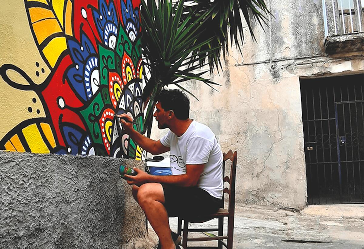 L'arte di Caruso valorizza il cuore di Petilia Policastro - 