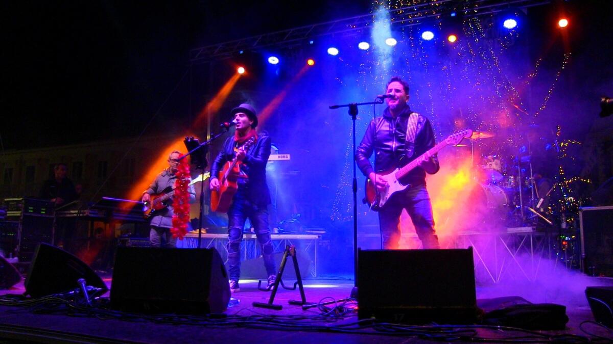 Crotone canta Rino Gaetano insieme alla Khatmandu Band - 