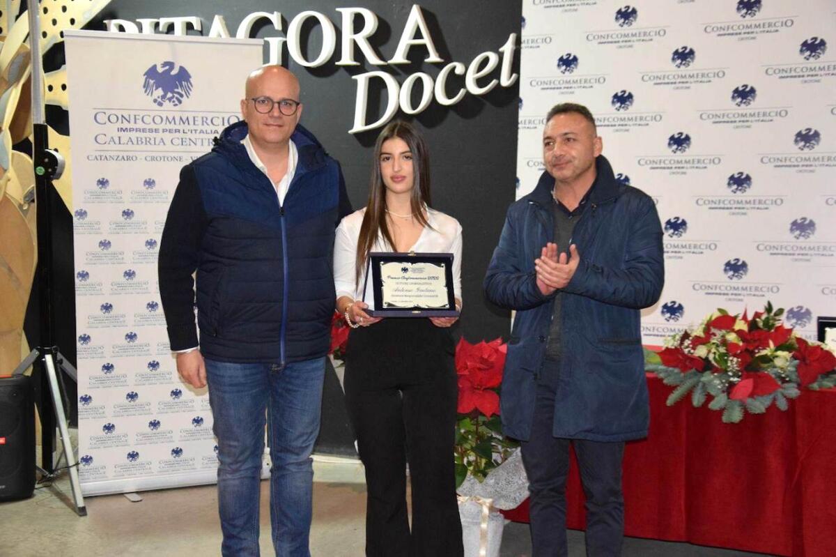 Vent'anni a raccontare questa città, Confcommercio premia CrotoneOk - 