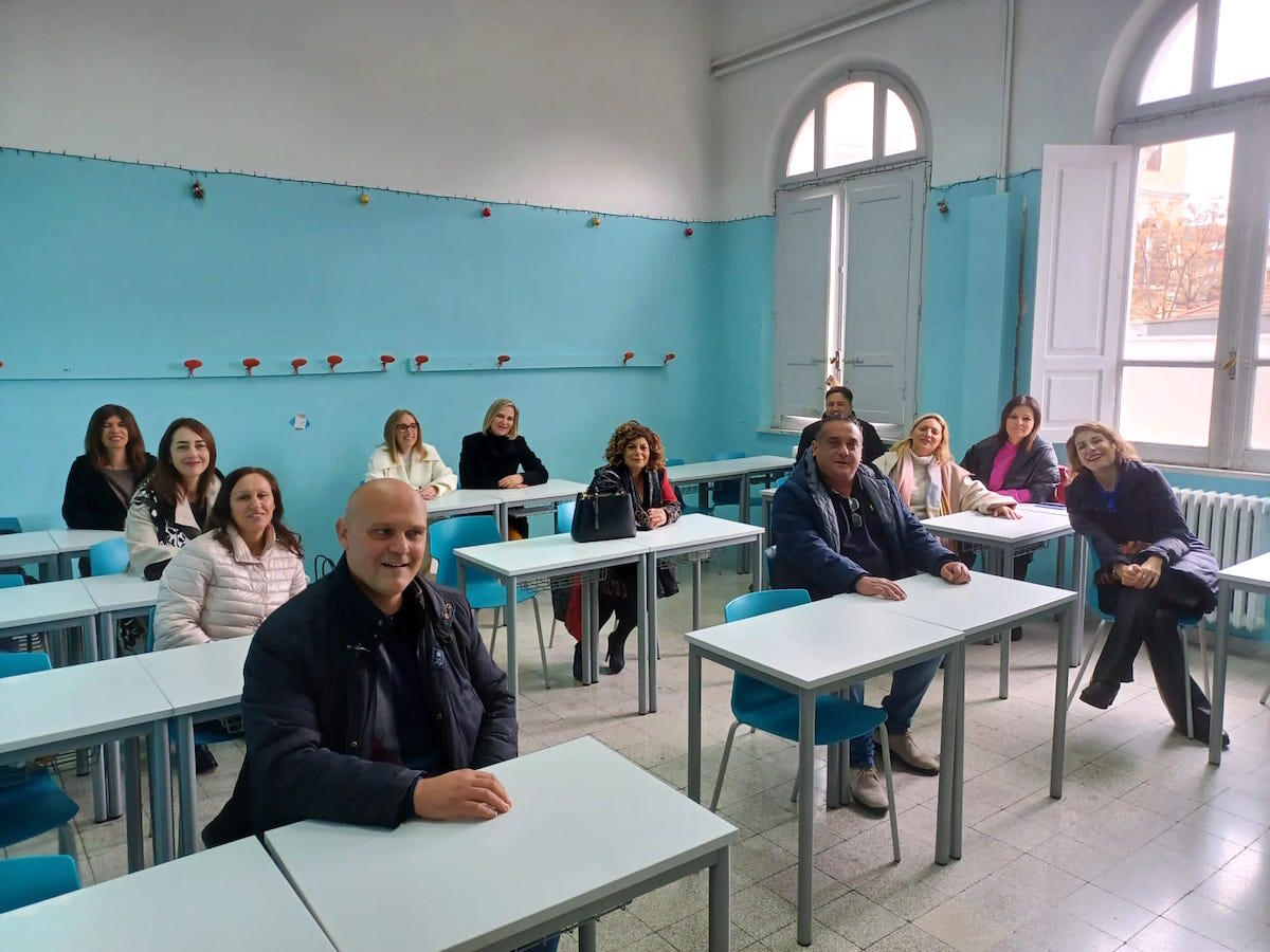 Crotone, i ragazzi della 3°C  del Classico si ritrovano dopo 30 anni per festeggiare la maturità - 