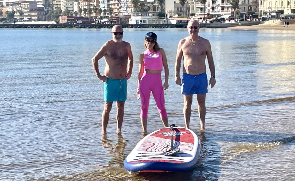 Natale, a Crotone splende il sole con i bagni a mare - 