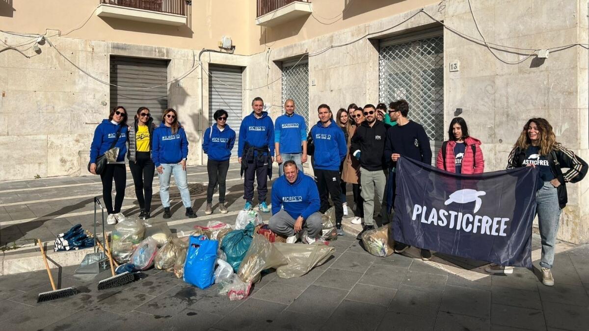 Crotone - In tanti per "dare una mano" al centro storico - 
