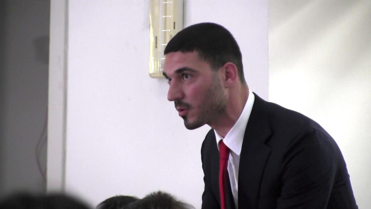 Devona (PD): "Comune-Eni, da palazzo di vetro a palazzo blindato" - 