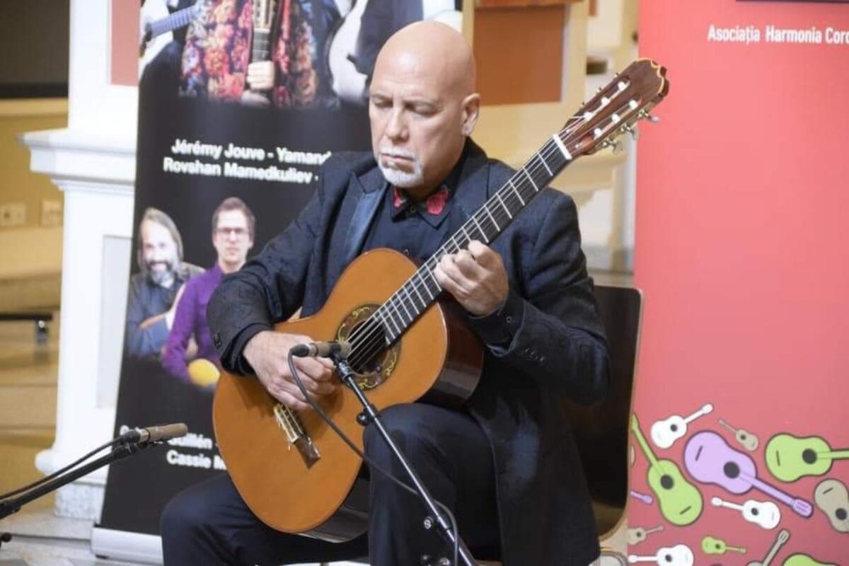 Roccabernarda, sulle note di Lucio Battisti il concerto di Roberto Fabbri - 