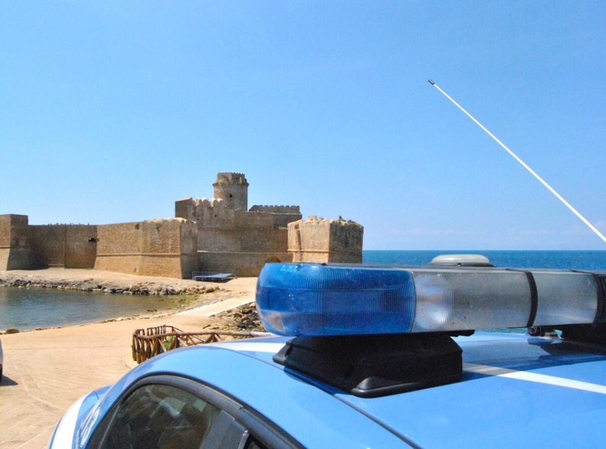 Controlli amministrativi a Isola di Capo Rizzuto, sanzionati due esercizi commerciali - 