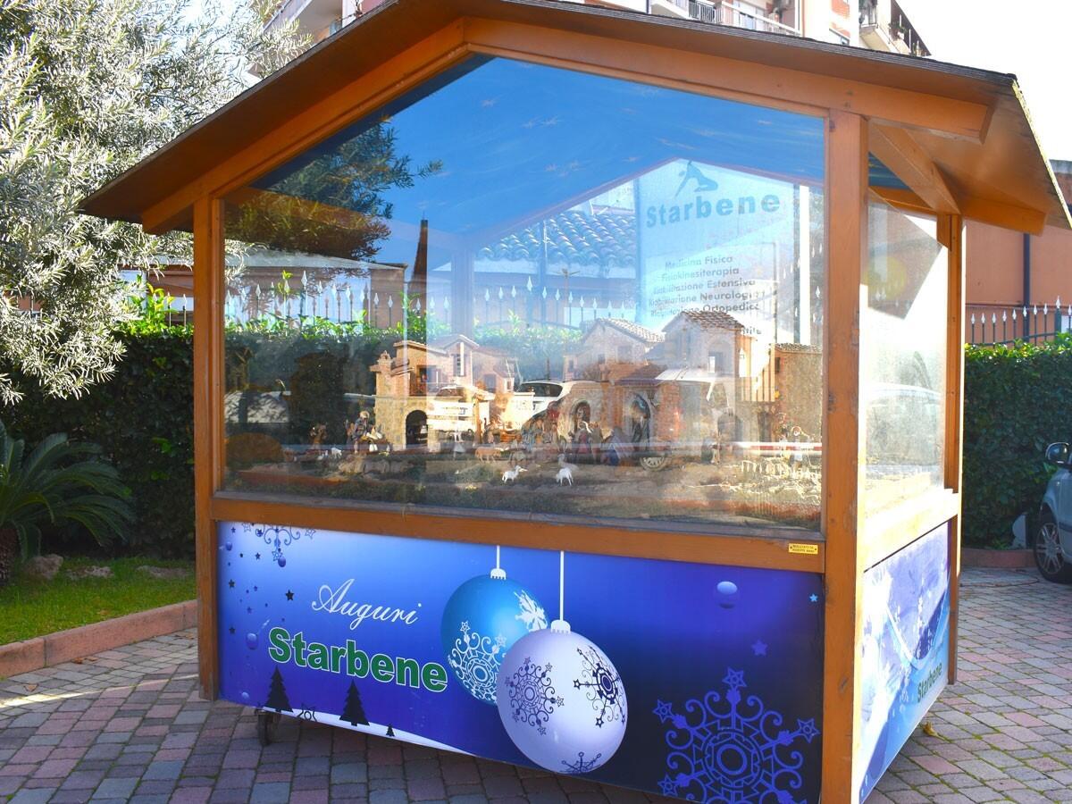 Crotone - Al centro Starbene allestito l'ormai tradizionale presepe - 