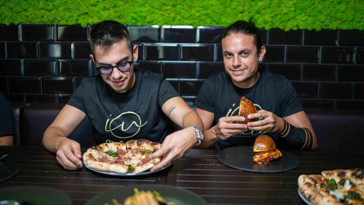 Crotone, dopo l'incendio "IN pizza & burger" riapre i battenti - 
