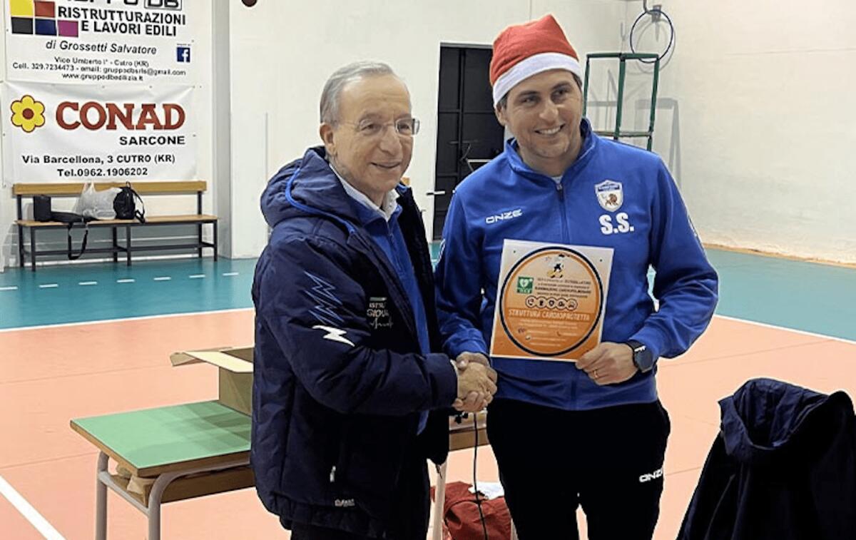 "Calcio con il cuore", solidarietà in campo con SIMEUP Crotone e ASD Piccoli Campioni Cutro - 