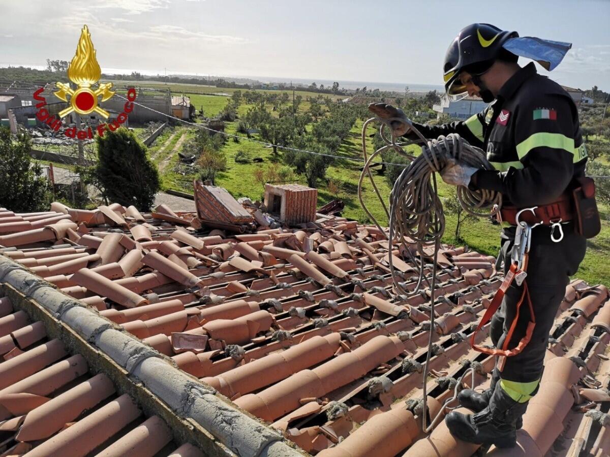 Maltempo, Vigili del Fuoco: decine di interventi effettuati nel territorio - 
