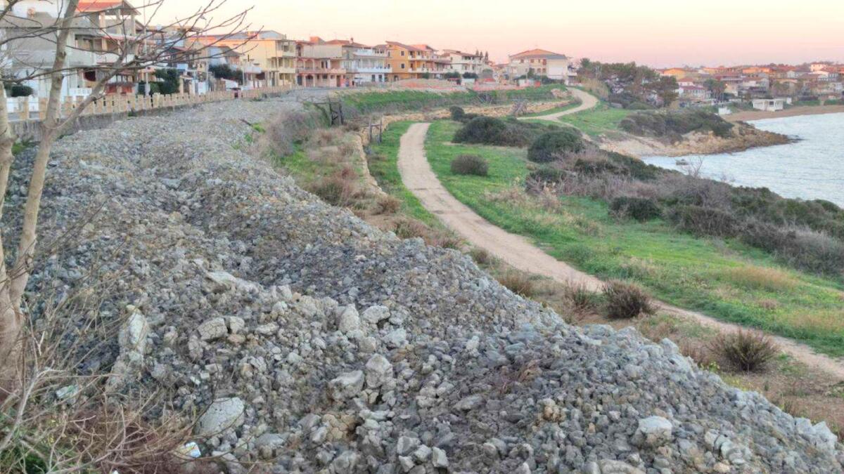 Proseguono i lavori di riqualificazione del lungomare di Capo Rizzuto - 