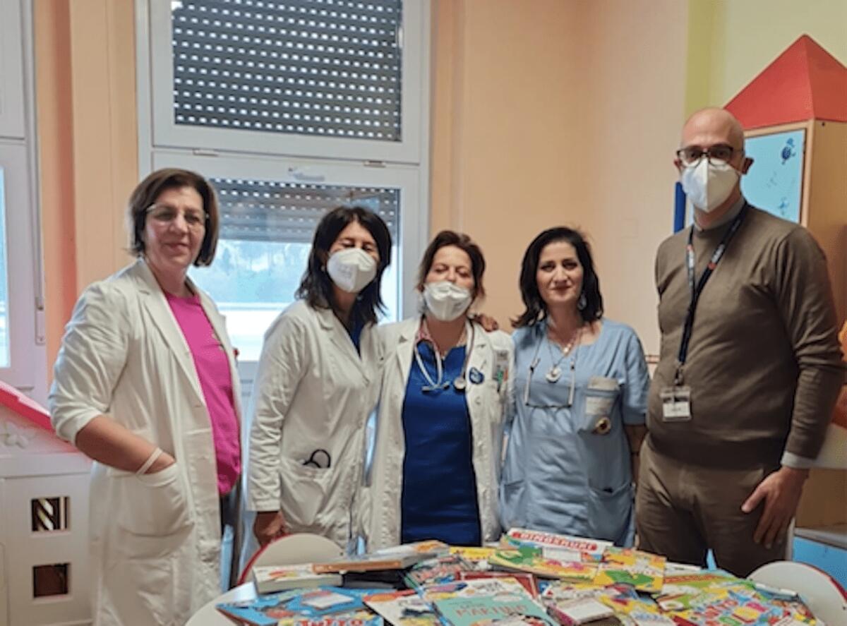 Crotone - Oltre 700 libri donati al reparto di Pediatria grazie all'iniziativa della libreria Giunti - 