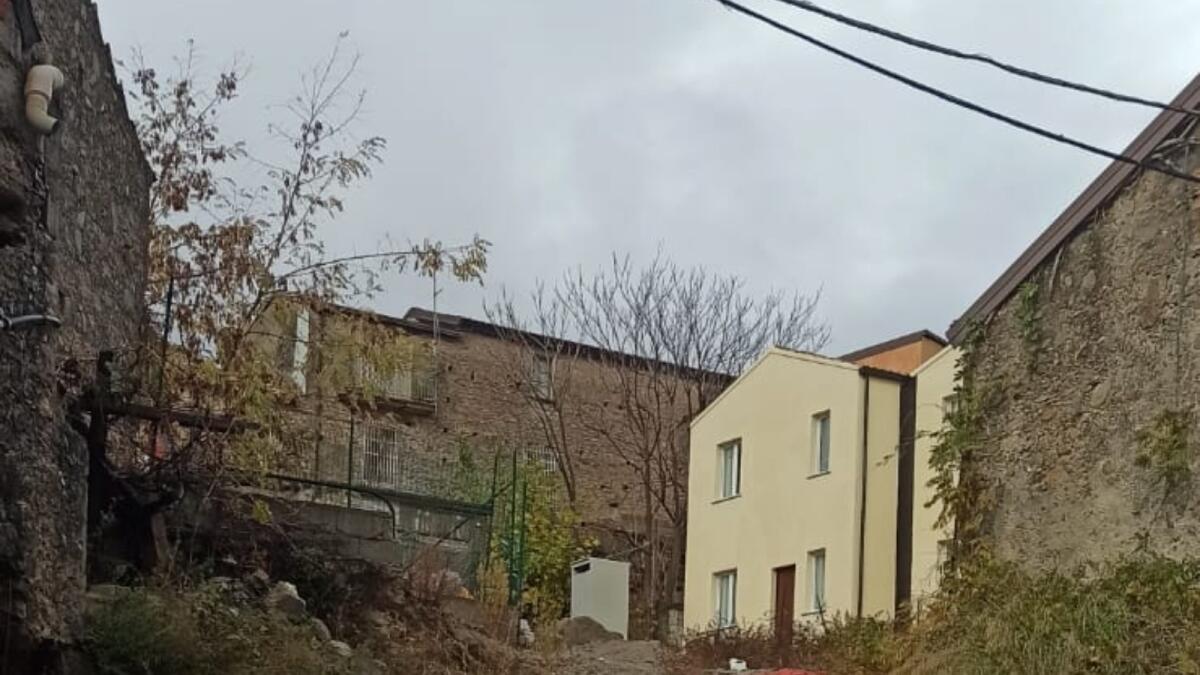 Cotronei - FdI contro l'amministrazione comunale «Non rispetta i vincoli paesaggistici del Comune» - 