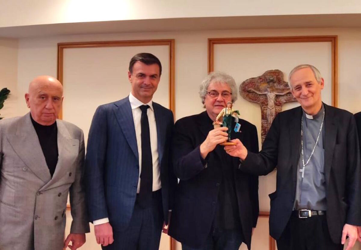 Natale 2022: il personaggio del presepe 2022 è la florovivaista - 