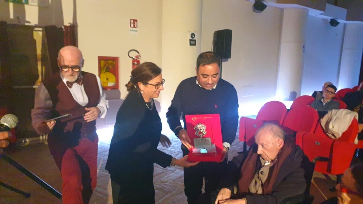 Il Lions Club Cirò Krimisa rende omaggio al maestro Cataldo Amoruso - 