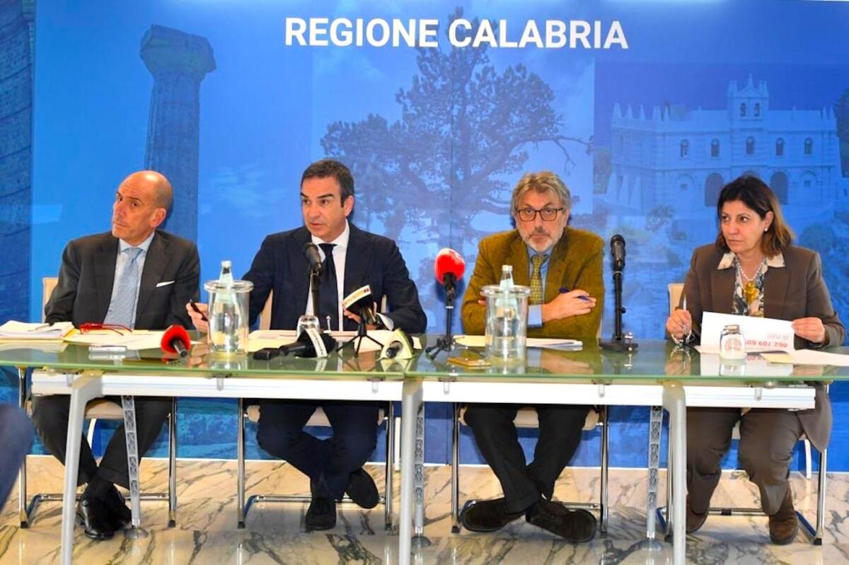 Occhiuto: «Supera gli 800 milioni il debito della sanità calabrese» -