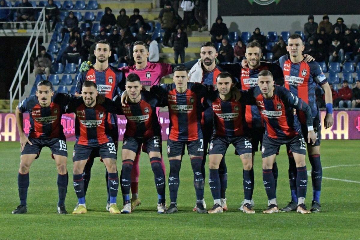 Crotone Calcio | Gli squali fanno "17" e superano anche il Pescara - 