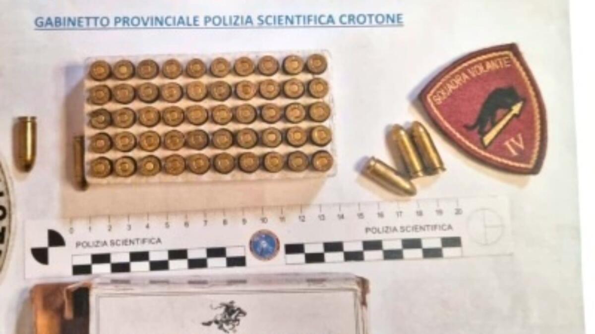 Crotone, droga e munizioni rinvenute in città - 
