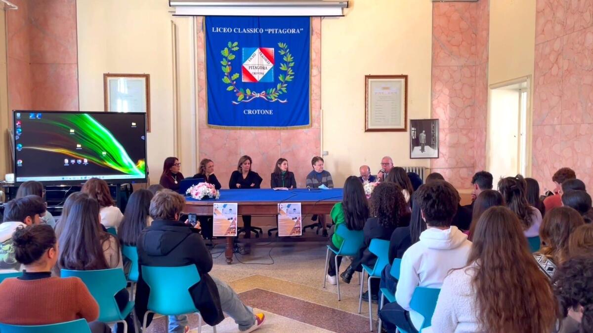 Crotone, al Liceo Classico Pitagora alimentazione e prevenzione primaria con l'Ordine dei Medici - 